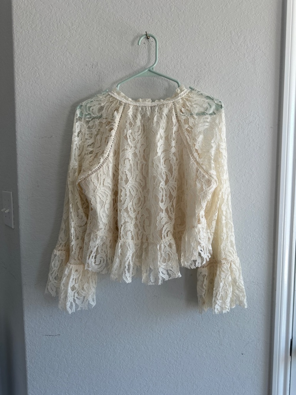 Blue B. Cream Floral Lace Tiered Ruffle Boho Bell Sleeve Blouse Size M - Picture 6 of 10